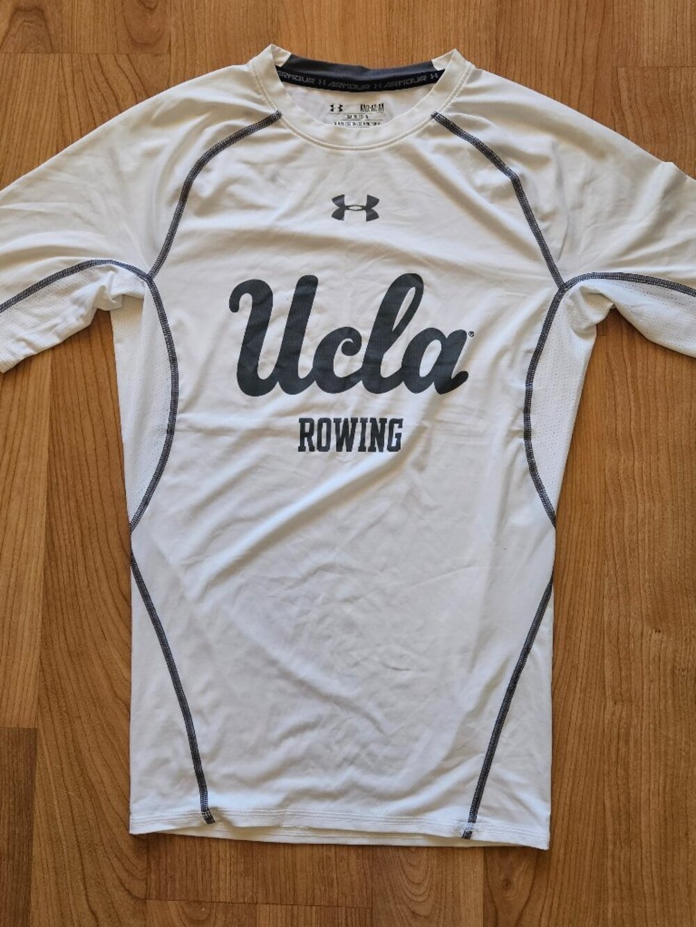 Men's Under Armour White shrt sleeve UCLA performance compression shirt - Medium